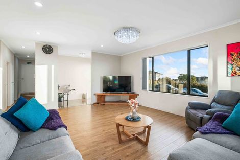 Photo of property in 19 Kereru Rise, Papakura, 2110