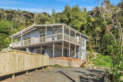 Photo of property in 99 Kawakawa Bay Coast Road, Kawakawa Bay, Papakura, 2585