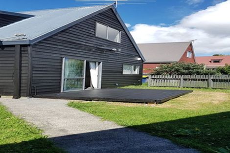 Photo of property in 15 Caspian Close, New Lynn, Auckland, 0600
