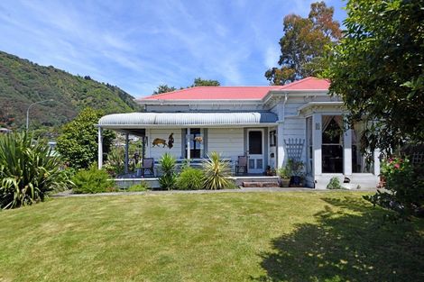 Photo of property in 39 Wairau Road, Picton, 7220