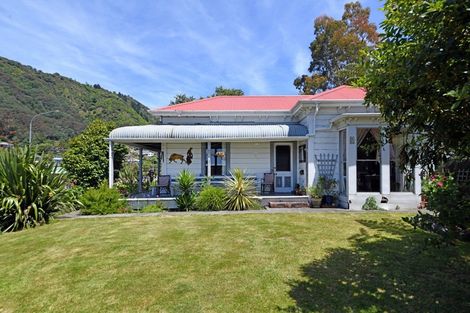 Photo of property in 39 Wairau Road, Picton, 7220