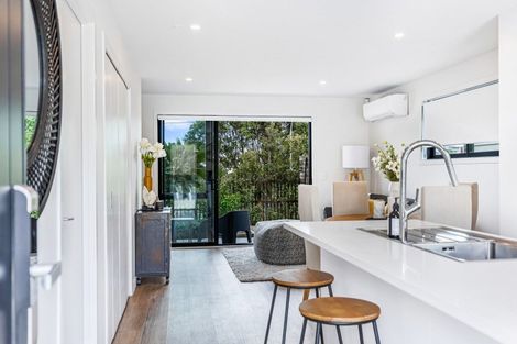 Photo of property in 4/35 Garadice Road, Rothesay Bay, Auckland, 0630