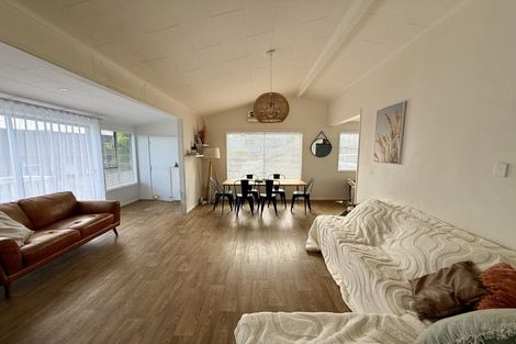 Photo of property in 8 Moera Place, Stanmore Bay, Whangaparaoa, 0932