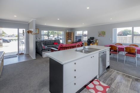 Photo of property in 12 Awahou Place, Foxton, 4814