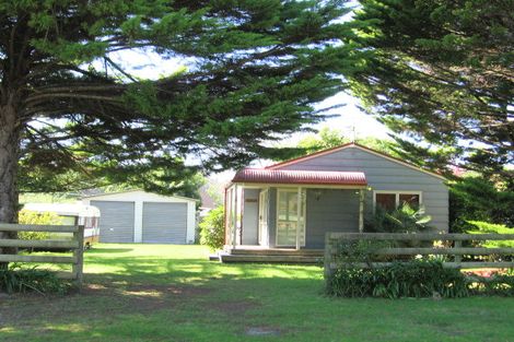 Photo of property in 38 Hardy Place, Cooks Beach, Whitianga, 3591