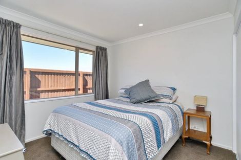 Photo of property in 7 Walnut Way, Rangiora, 7400