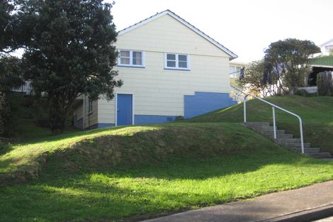Photo of property in 5 Hollow Close, Titahi Bay, Porirua, 5022