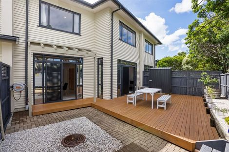 Photo of property in 2/2 Armoy Drive, East Tamaki, Auckland, 2016