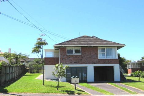Photo of property in 2/25 Dallinghoe Crescent, Milford, Auckland, 0620