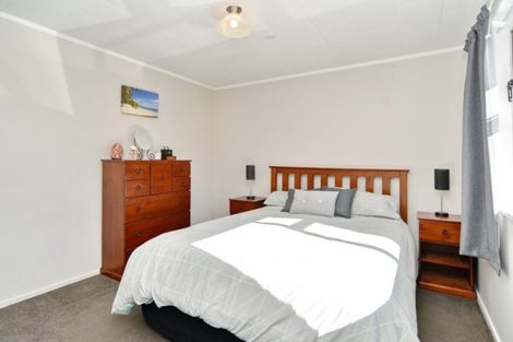 Photo of property in 2/10 Salford Avenue, Redwood, Christchurch, 8051