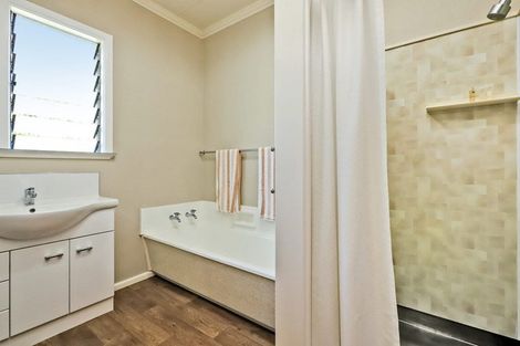 Photo of property in 437 Dalcross Street, Mayfair, Hastings, 4122