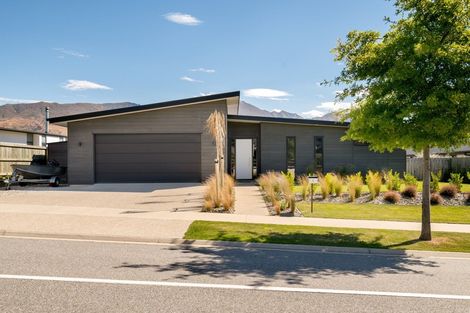 Photo of property in 9 Centre Crescent, Wanaka, 9305
