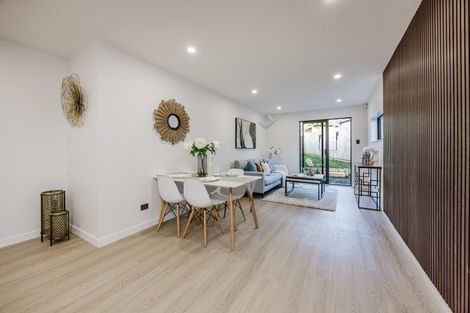 Photo of property in 6/24 Tupaki Place, Pakuranga Heights, Auckland, 2010