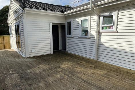 Photo of property in 22 Hampton Hill Road, Tawa, Wellington, 5028