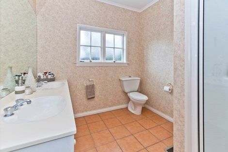 Photo of property in 18 Korau Road, Greenlane, Auckland, 1051