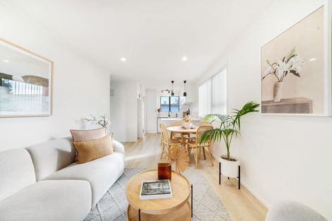 Photo of property in 2/7 Mon Desir Place, Manurewa, Auckland, 2102