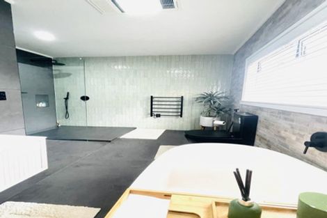 Photo of property in 5 Freshney Place, Hillpark, Auckland, 2102