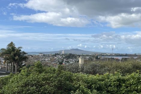 Photo of property in 89 Forrest Hill Road, Milford, Auckland, 0620