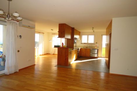 Photo of property in 10 Freyja Crescent, Coopers Beach, 0420