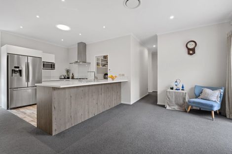 Photo of property in 1 Malbec Place, Huapai, Kumeu, 0810