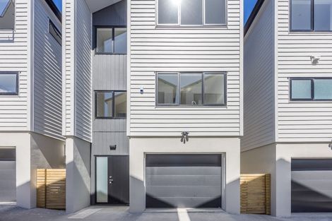 Photo of property in 17b Hogans Road, Glenfield, Auckland, 0629