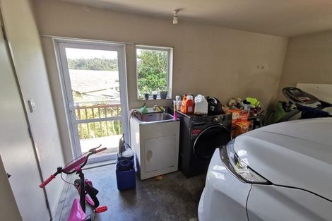 Photo of property in 80a Lynn Road, Bayview, Auckland, 0629