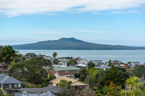 Photo of property in 2/173 East Coast Road, Castor Bay, Auckland, 0620