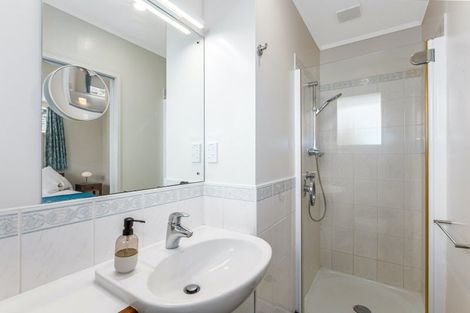 Photo of property in 5 Christina Grove, Normandale, Lower Hutt, 5010