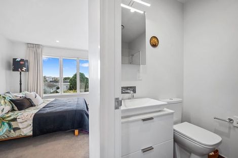 Photo of property in 9/83 Hinemoa Street, Birkenhead, Auckland, 0626