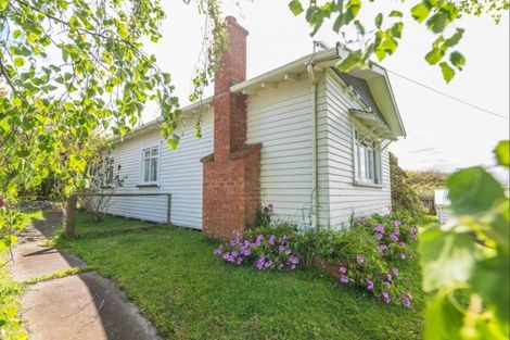 Photo of property in 100 Gonville Avenue, Gonville, Whanganui, 4501