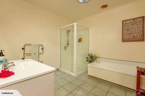 Photo of property in 15 Woburn Place, Takaro, Palmerston North, 4412