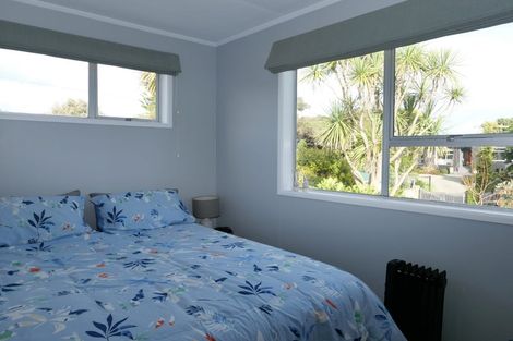 Photo of property in 10 Konini Crescent, Waikanae Beach, Waikanae, 5036