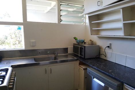 Photo of property in 2 Sugarloaf Road, Brooklyn, Wellington, 6021