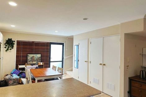 Photo of property in Tuscany Way, 17/3 Ambrico Place, New Lynn, Auckland, 0600