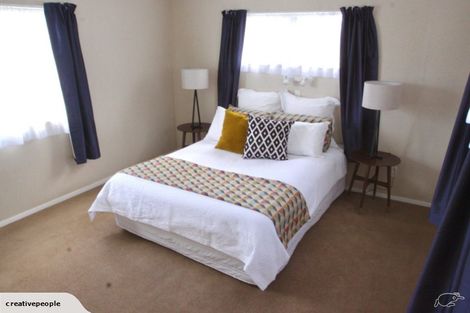 Photo of property in 42 Elliston Crescent, Stanmore Bay, Whangaparaoa, 0932