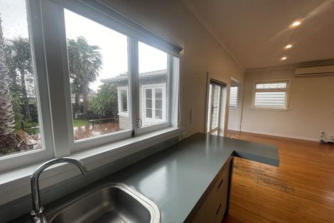 Photo of property in 24 Cumberland Avenue, Westmere, Auckland, 1022