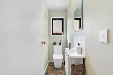 Photo of property in 65 Queens Road, Waikanae Beach, Waikanae, 5036