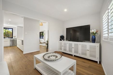 Photo of property in 2/236 Beach Road, Campbells Bay, Auckland, 0630