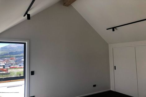 Photo of property in 62 Casterway Crescent, Jacks Point, 9371