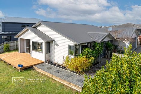 Photo of property in 7 Percy Kinsman Crescent, Riverstone Terraces, Upper Hutt, 5018