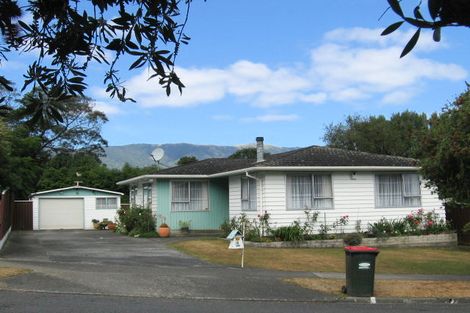 Photo of property in 18 Larchmont Grove, Totara Park, Upper Hutt, 5018