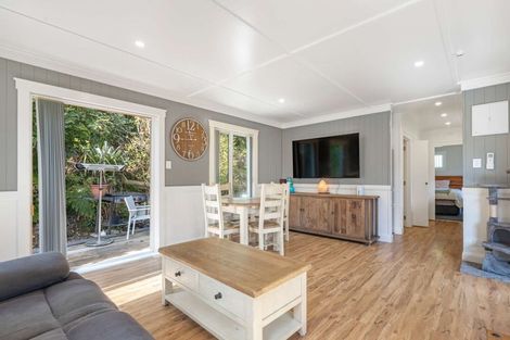 Photo of property in 16 Angle Street, Picton, 7220