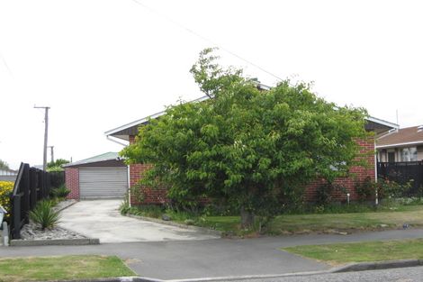 Photo of property in 82 Frensham Crescent, Woolston, Christchurch, 8062