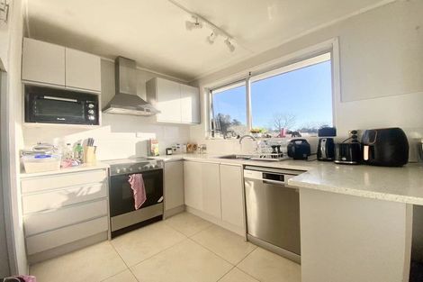 Photo of property in 11 Idyll Place, Northcross, Auckland, 0632