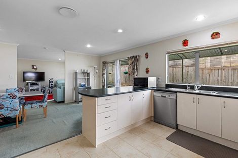Photo of property in 6 Reybert Place, Massey, Auckland, 0614