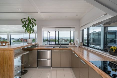 Photo of property in 20 Pukenamu Road, Rainbow Point, Taupo, 3330