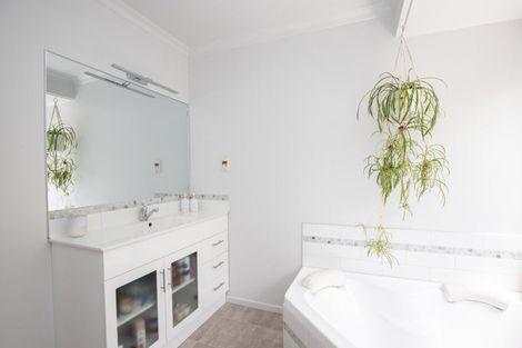 Photo of property in 10 Arapito Street, Ngatea, 3503