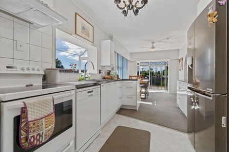 Photo of property in 50 Collins Road, Melville, Hamilton, 3206