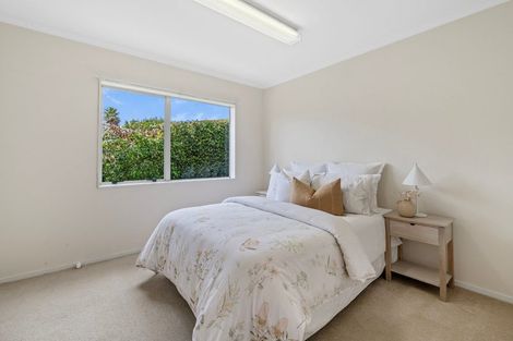 Photo of property in 22 Vanderbilt Parade, Albany, Auckland, 0632