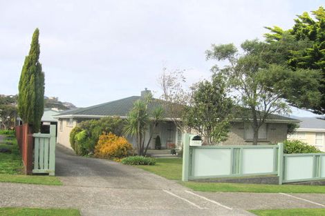 Photo of property in 168 Dowse Drive, Maungaraki, Lower Hutt, 5010